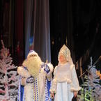 Дед Мороз и Снегурочка поздравляют нас на балу ветеранов
