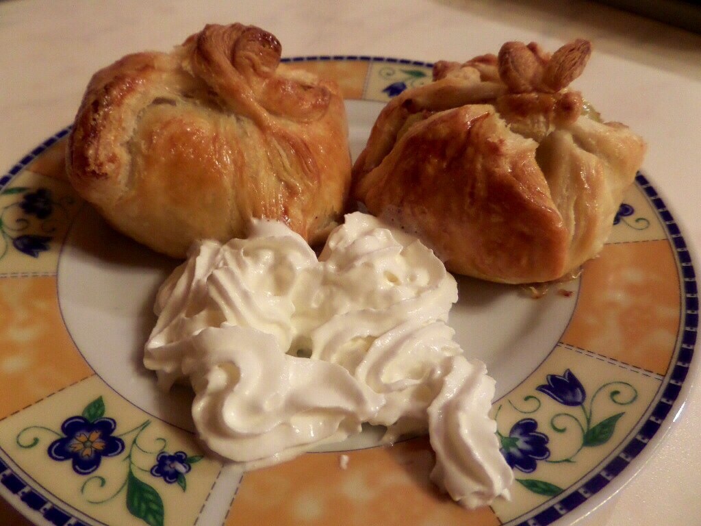 Торт мешок. Пирог мешочек. Пирог мешочек. Мешочки с мясом. Яблоки в мешочке из теста.