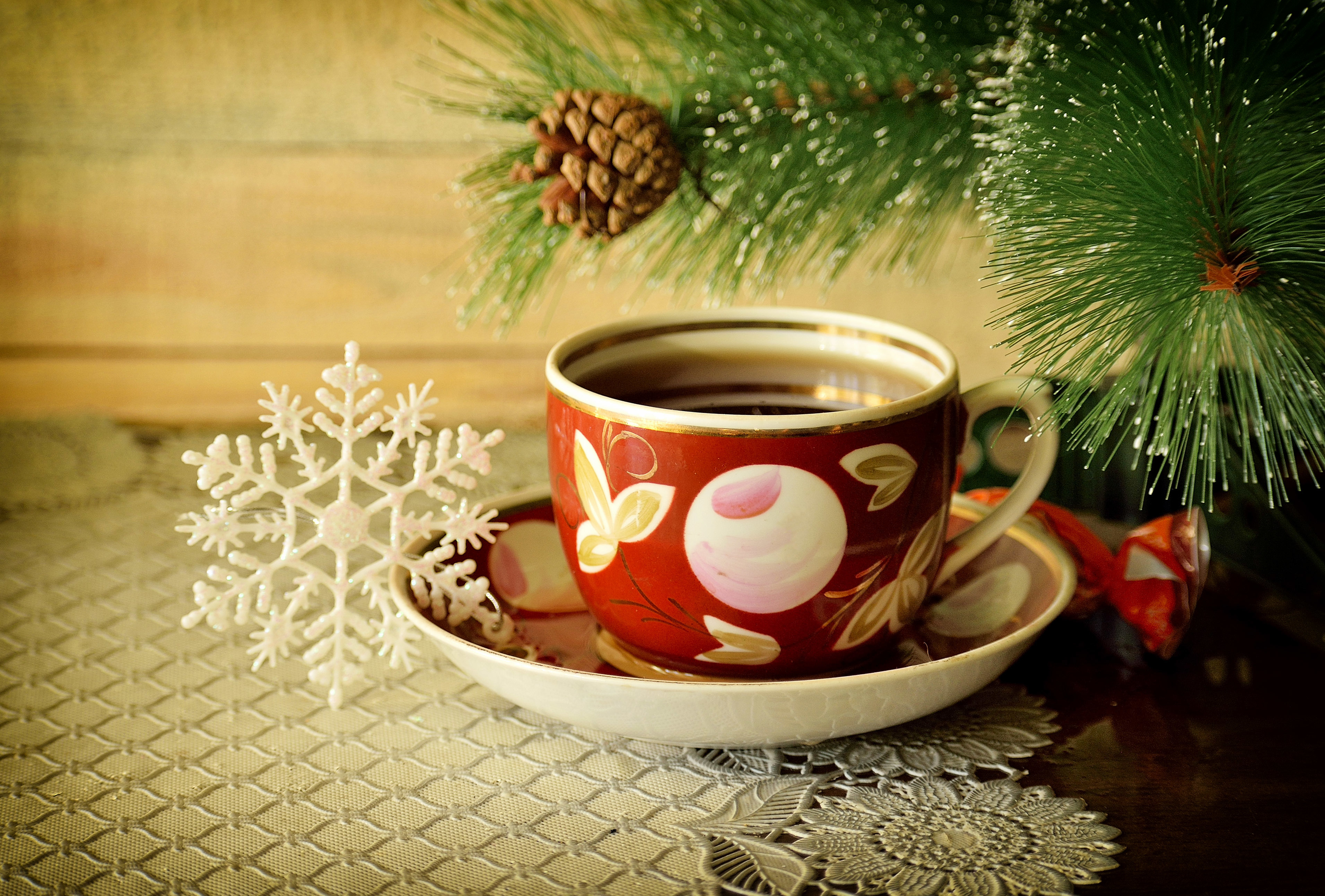 Картинка доброго понедельника зимняя. С добрым новогодним утром. Новогодний кофе. Новогодние кофе с добрым утром. Доброе утро зима.